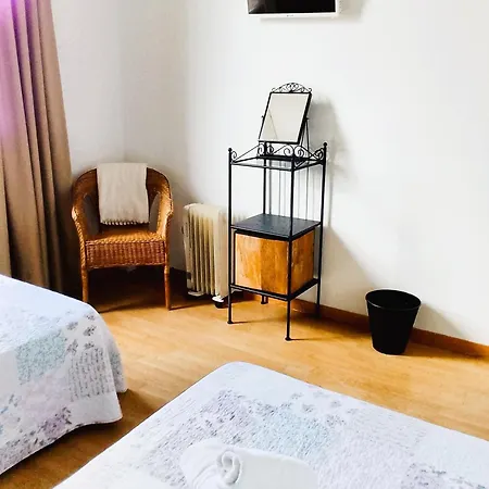 San Lazaro Vandrarhem Sarria